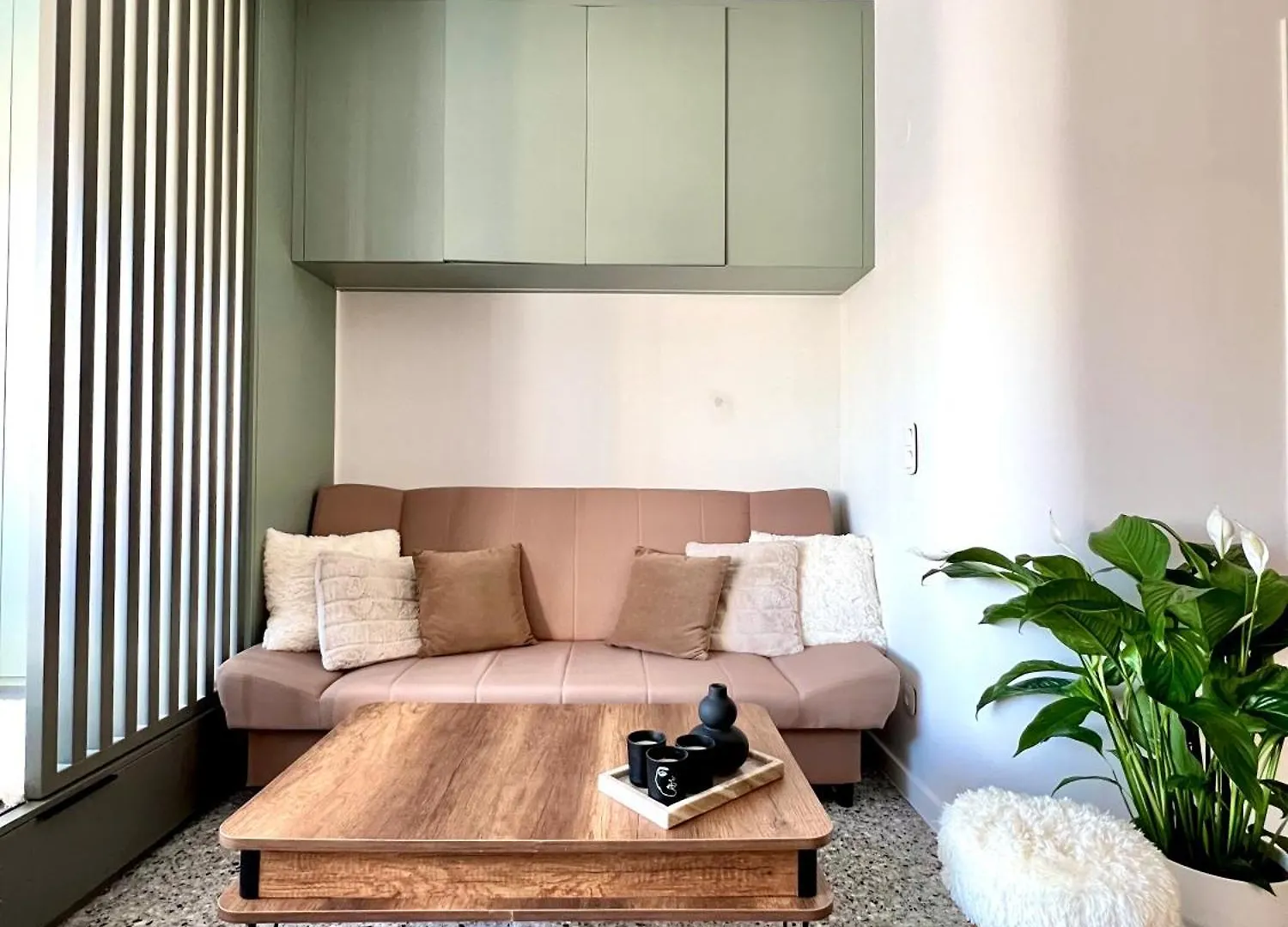 アパート Lavish Residences - Agias Sofias テッサロニキ
